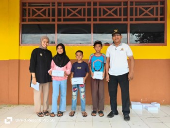 Pemberian Hadiah Kegiatan PORSENI